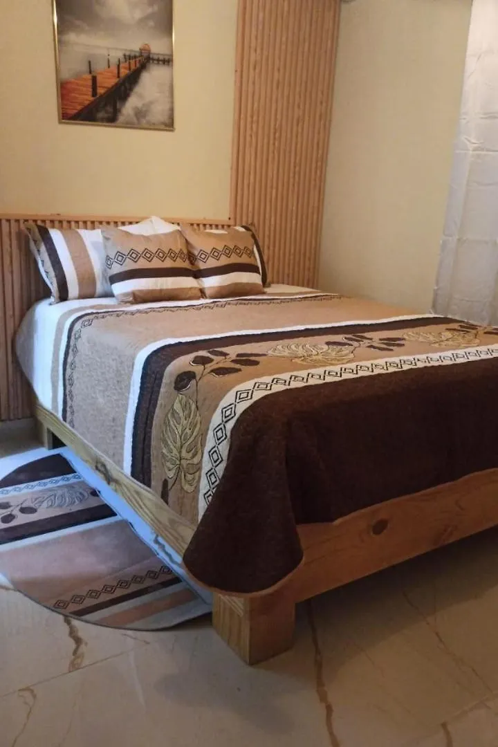 Επικοινωνία με το Lila House 1Hab